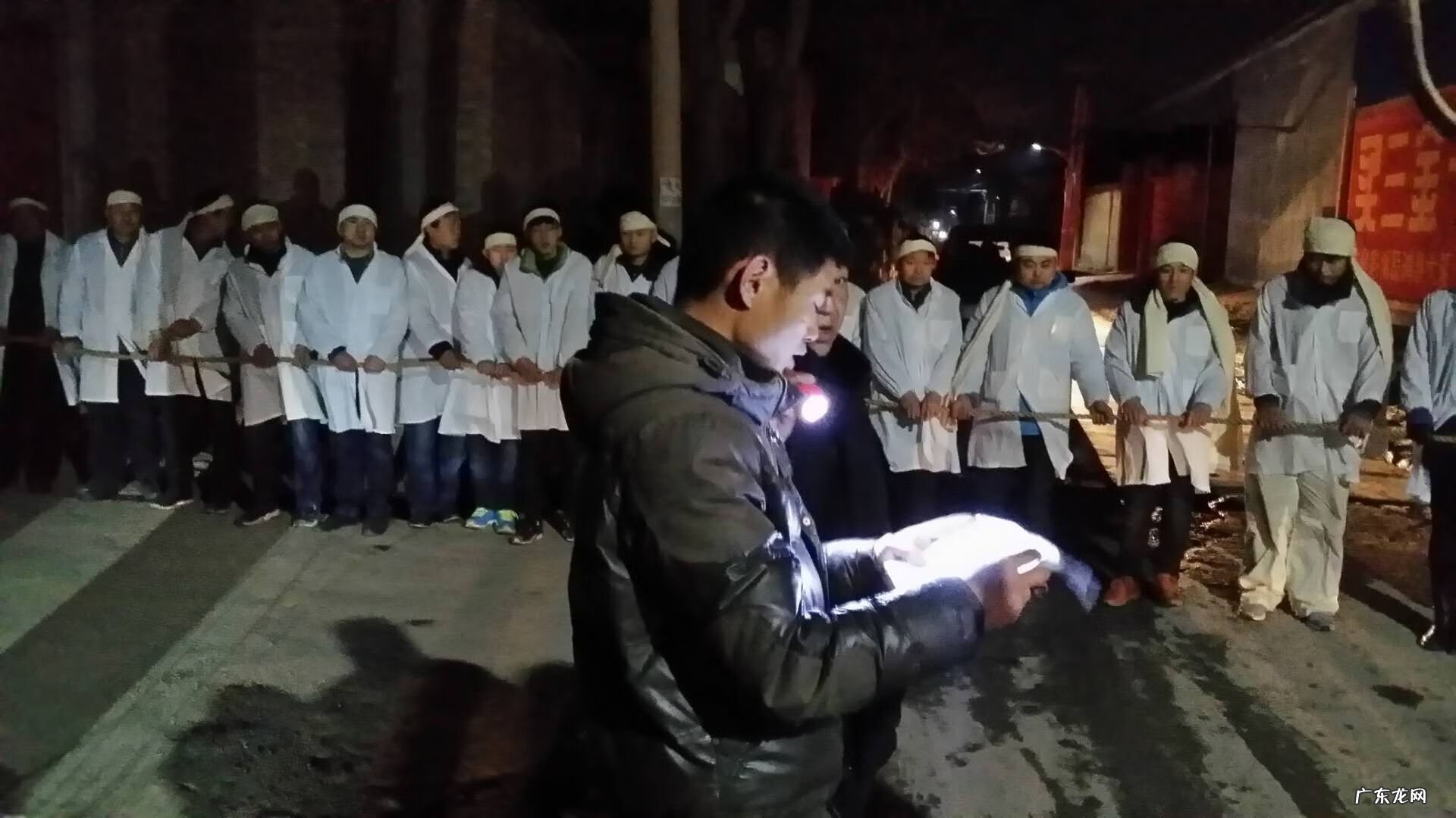 立碑前下雨立好后下雨 做风水下葬立碑后立即下雨好吗视频