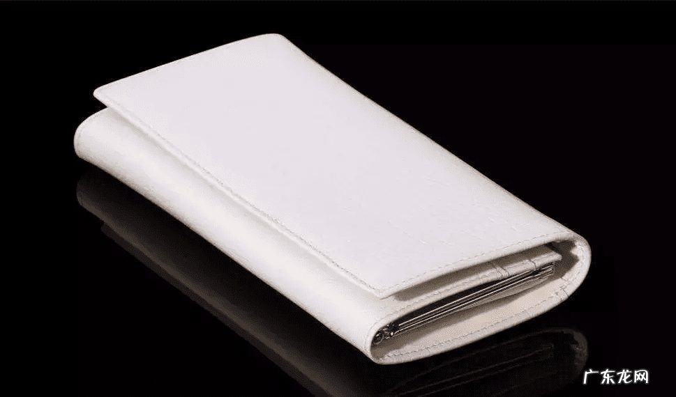 背什么颜色的包风水好 包选择什么颜色风水