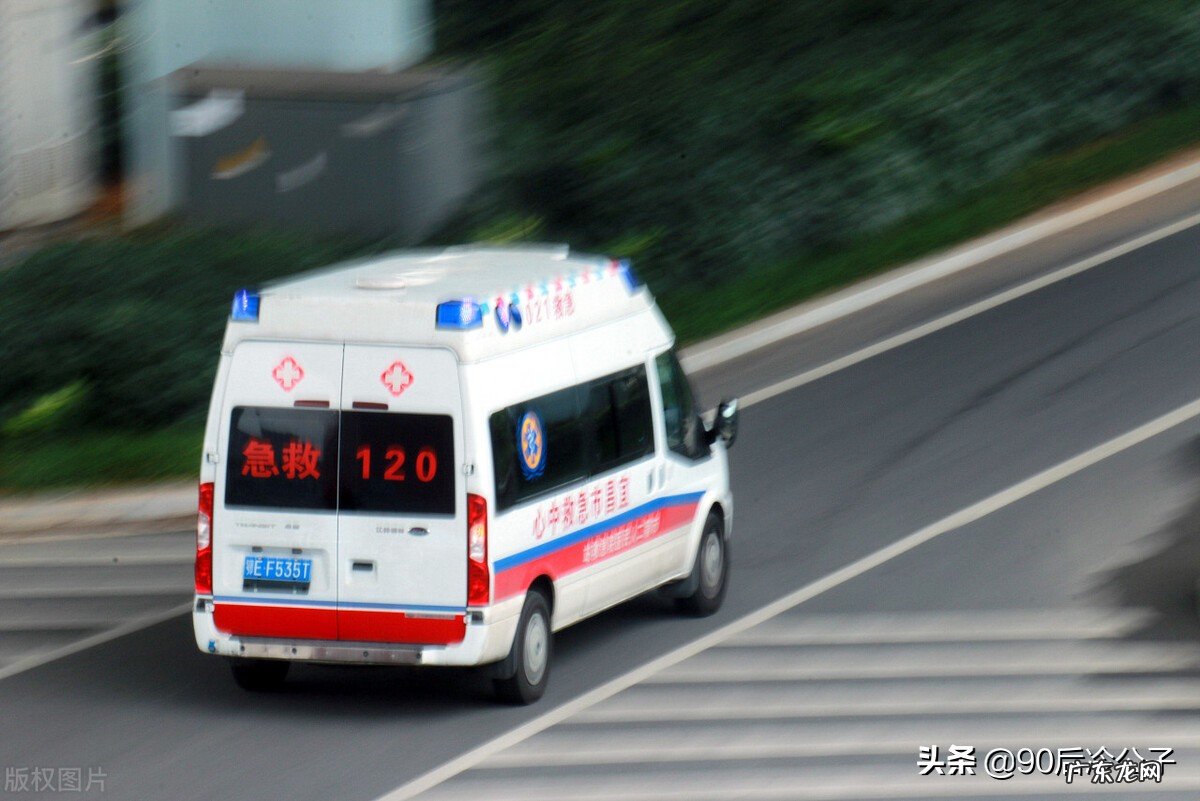 尸体在火化炉里面发生着怎么样的变化？