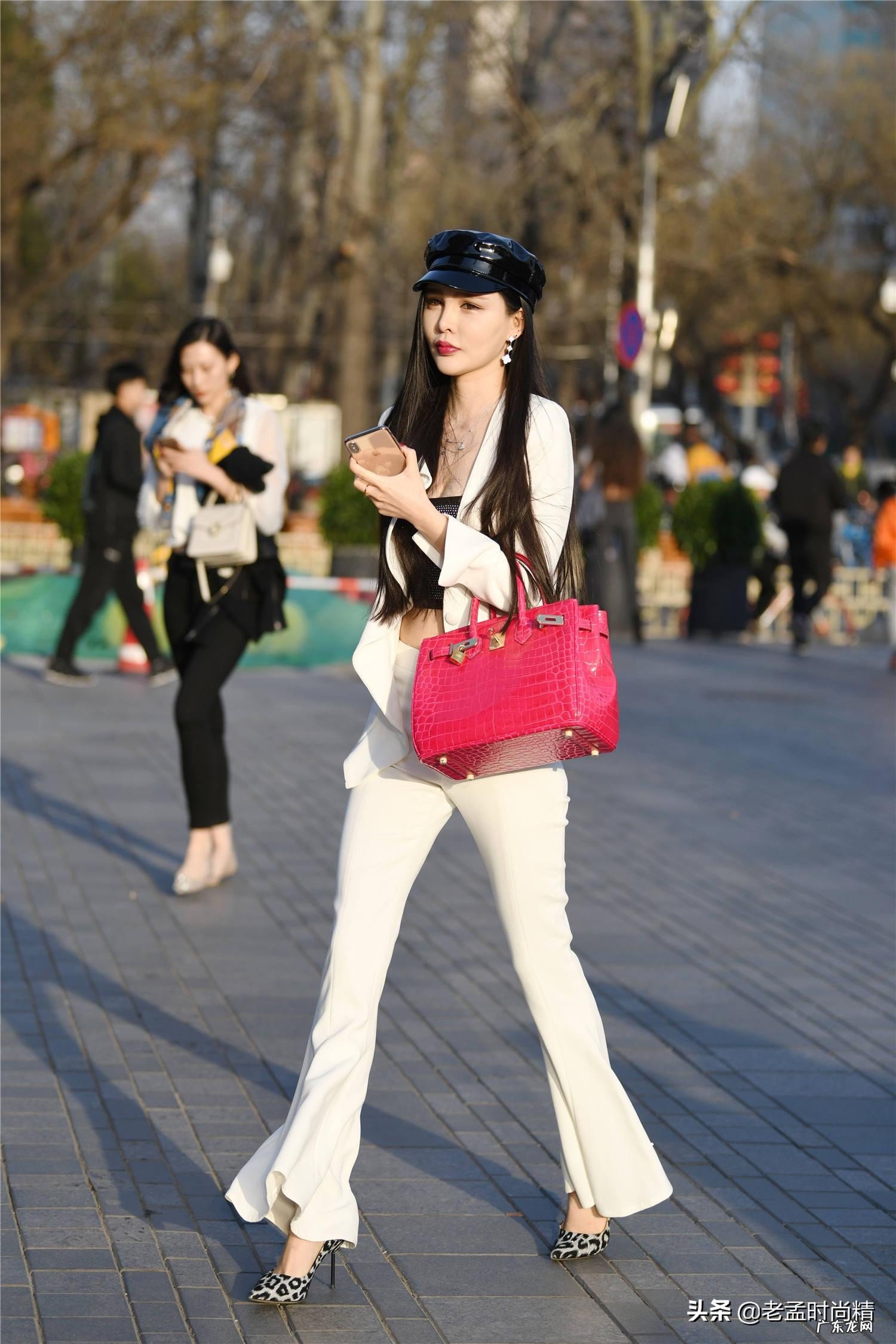 夏天适合穿什么颜色的衣服？