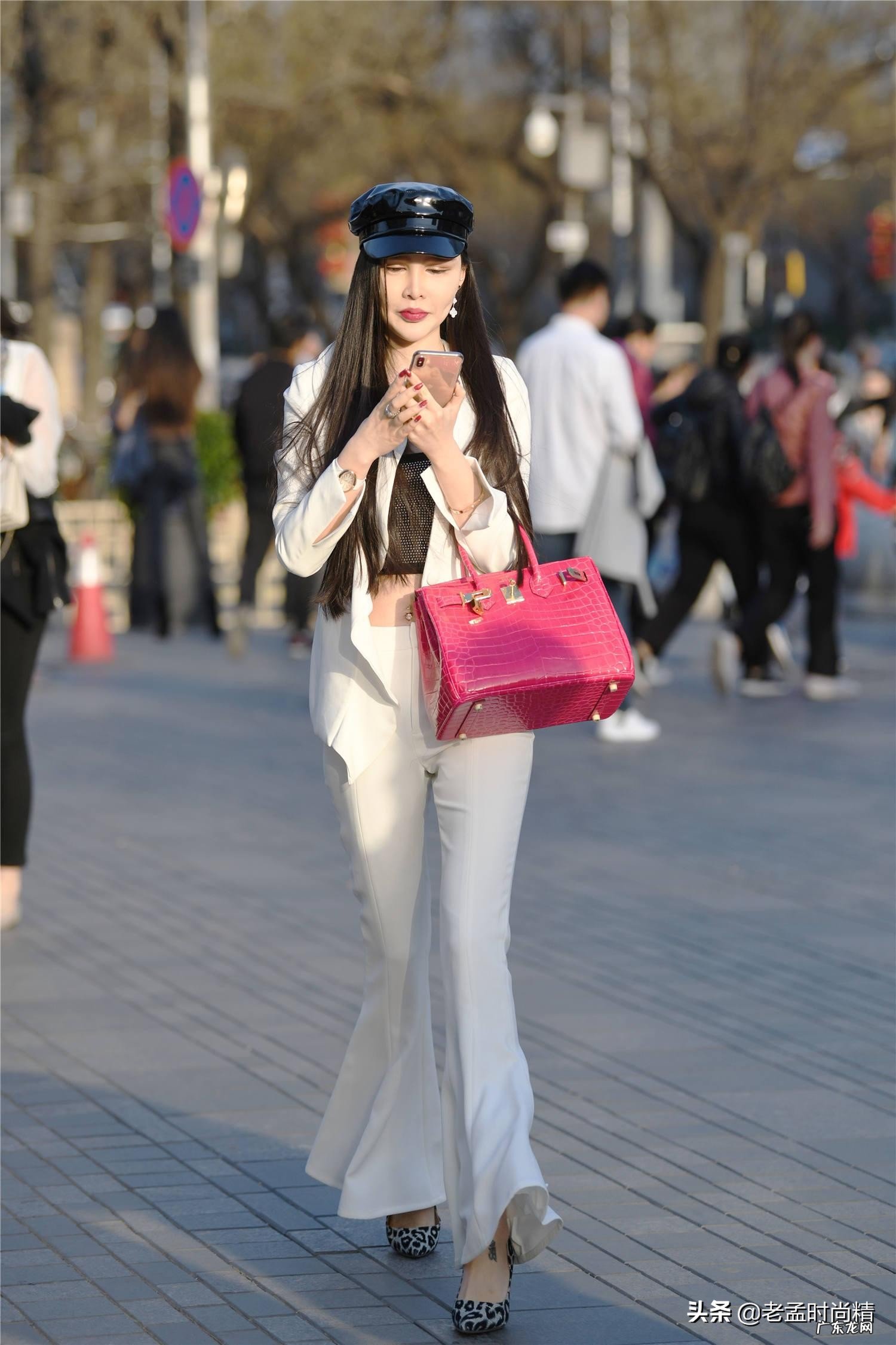 夏天适合穿什么颜色的衣服？