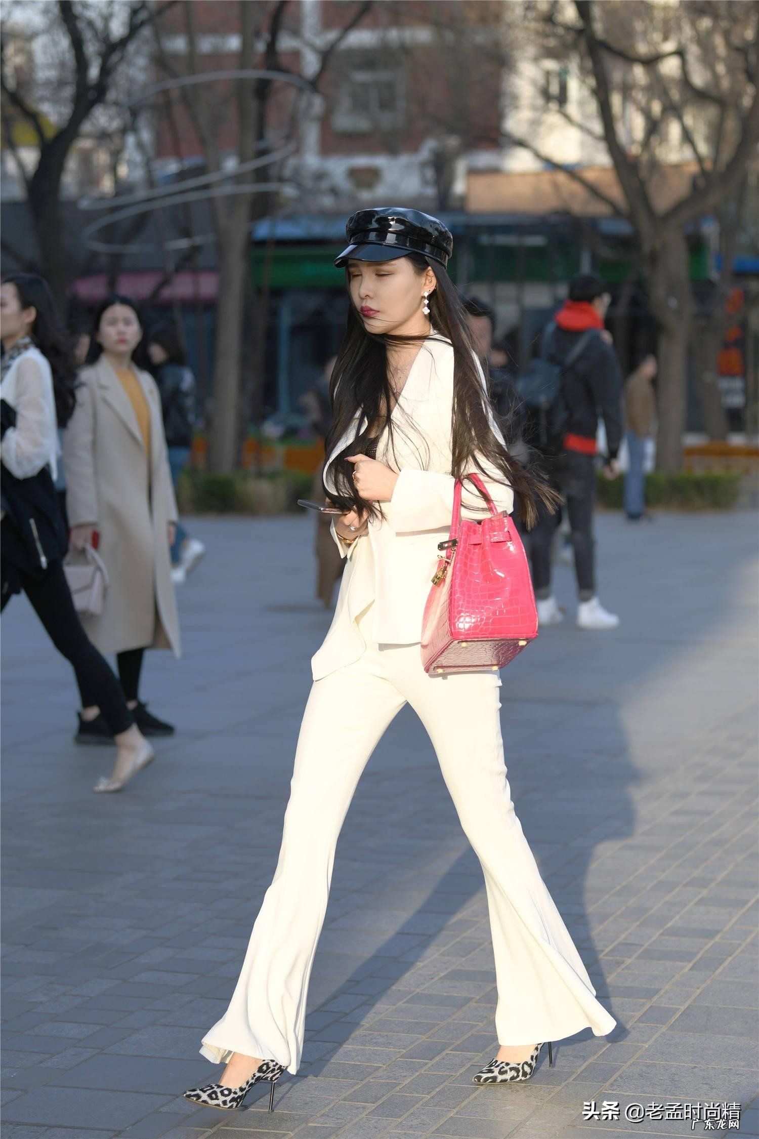 夏天适合穿什么颜色的衣服？