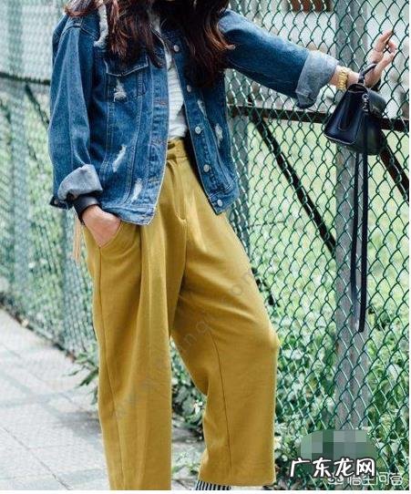 女人穿牛仔外套搭配什么裤子?