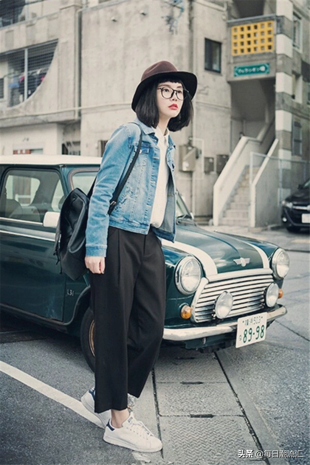 女人穿牛仔外套搭配什么裤子?