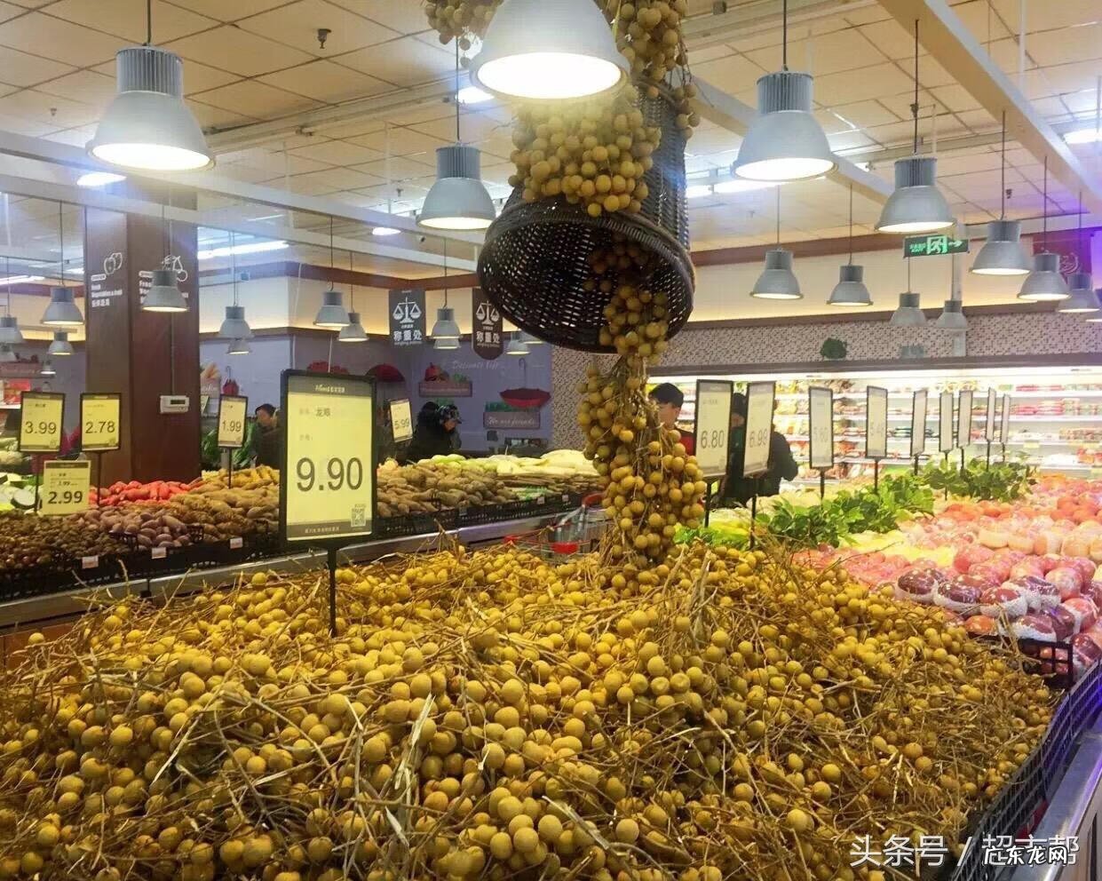 收银台灯箱效果图 店铺风水灯箱在收银台后的墙面好吗