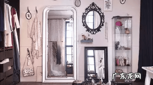 卧室进门侧面放镜子 进门左边放镜子在风水上来说好吗