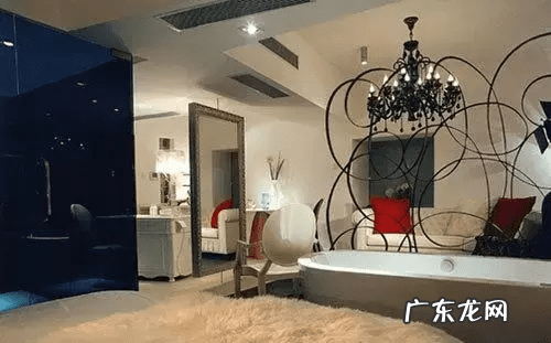 卧室进门侧面放镜子 进门左边放镜子在风水上来说好吗