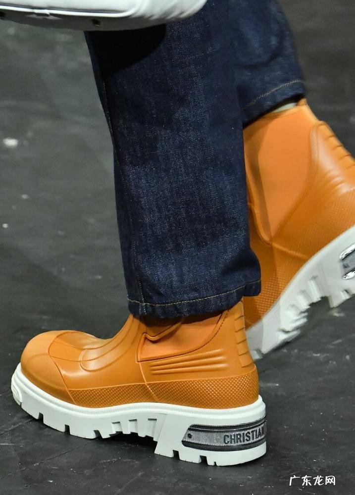 橙色鞋子的最佳搭配男 橘色衣服和什么颜色搭配好看