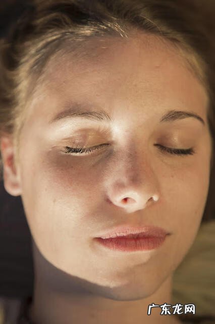 眼睛为啥有红血丝 眼睛有红血丝怎么办