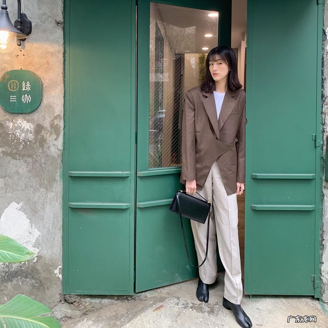 面试穿衣服搭配图片