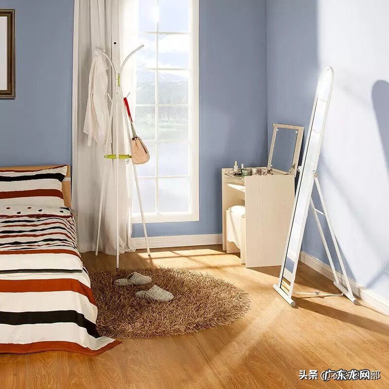 鞋柜摆在卧室对着床好吗 床对着鞋柜有什么不好吗