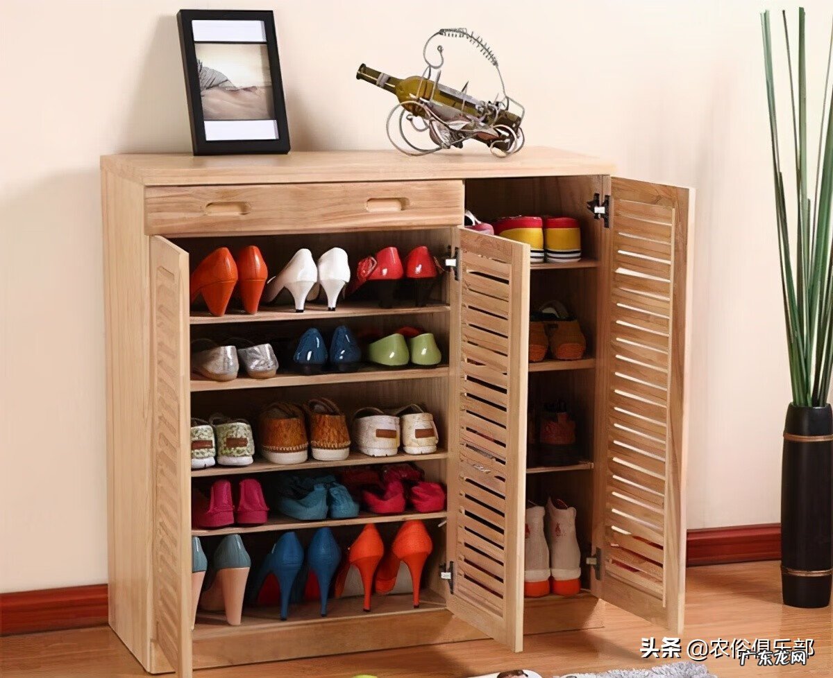 鞋柜摆在卧室对着床好吗 床对着鞋柜有什么不好吗