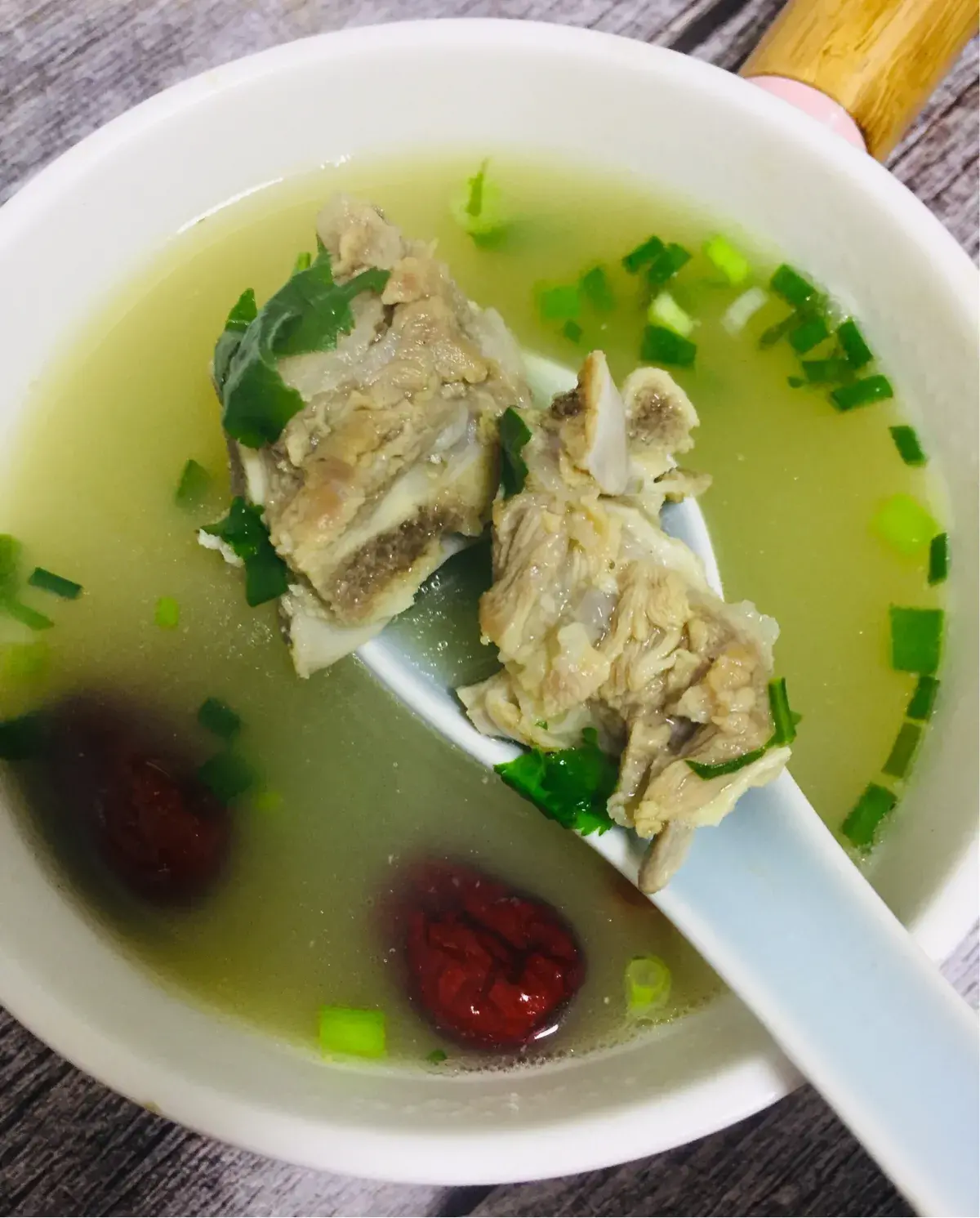 炖羊肉汤的做法及配料 羊肉汤锅怎么弄