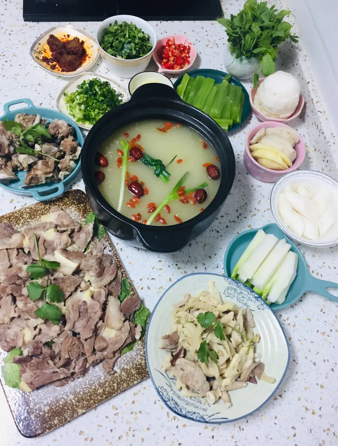 炖羊肉汤的做法及配料 羊肉汤锅怎么弄