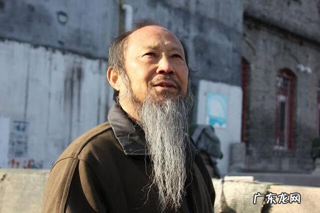 老板请聚餐一定要去吗 有钱人请人看风水大师的故事