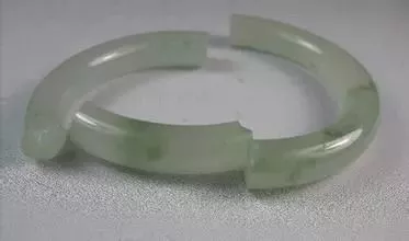 玉摔地上没有碎风水学 玉断了怎么处理 风水