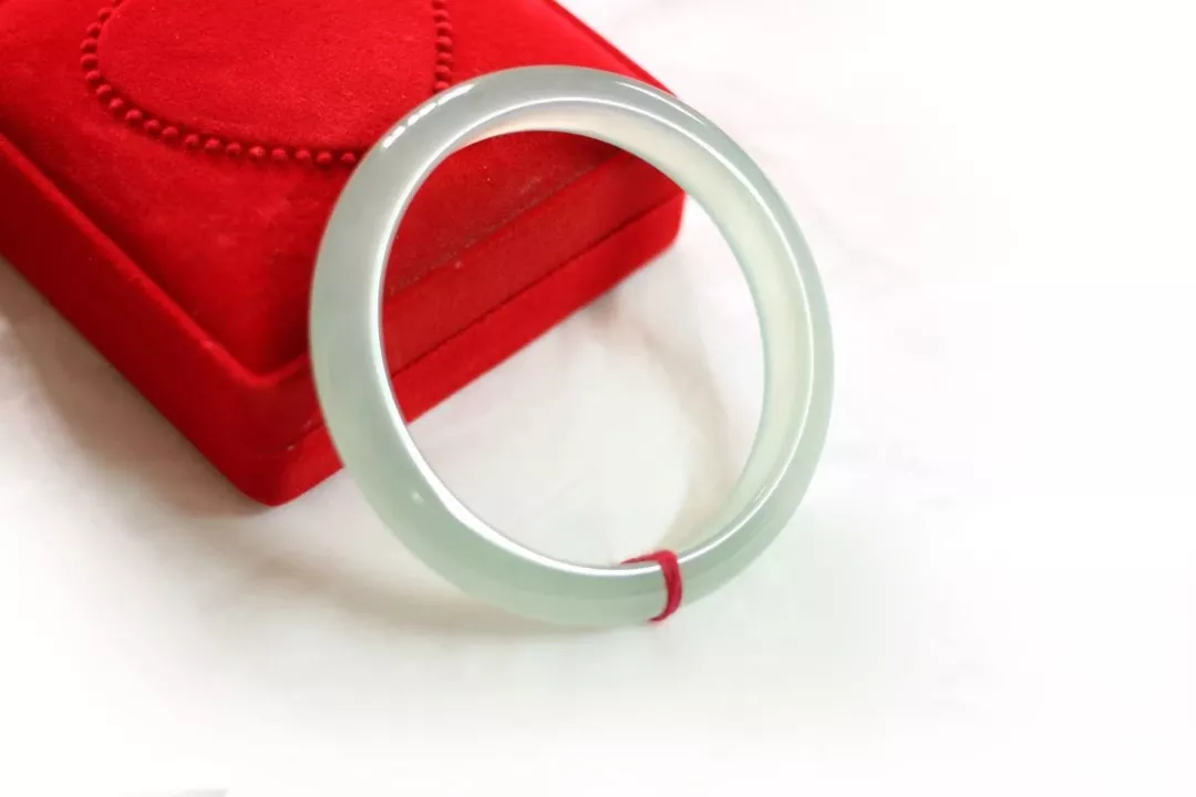 玉摔地上没有碎风水学 玉断了怎么处理 风水