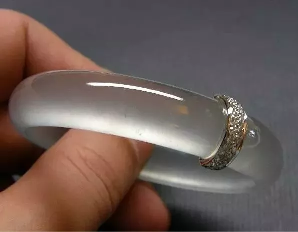 玉摔地上没有碎风水学 玉断了怎么处理 风水