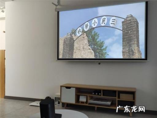 迷你高清投影仪哪个比较好用 极米投影仪play和play特别版的区别