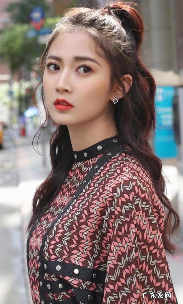 圆脸适合什么发型女 5款发型气质显脸小怎么办