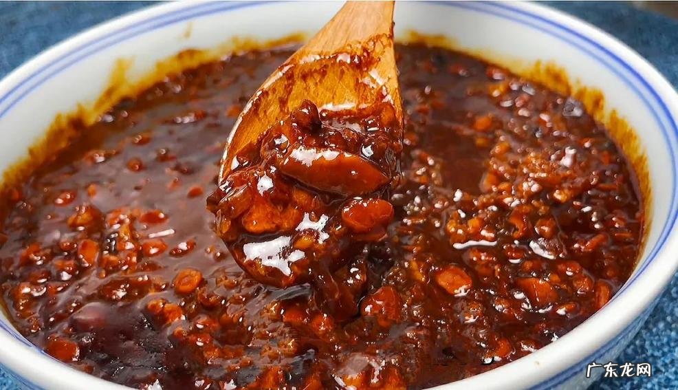 炸酱面的酱做法图解 大家不妨动手做一下吧 家常炸酱面最简单做法