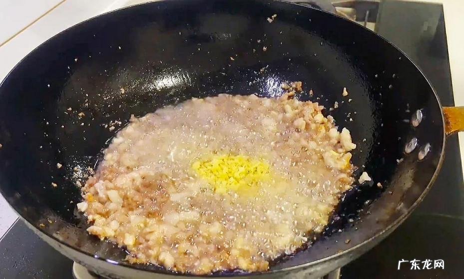 炸酱面的酱做法图解 大家不妨动手做一下吧 家常炸酱面最简单做法