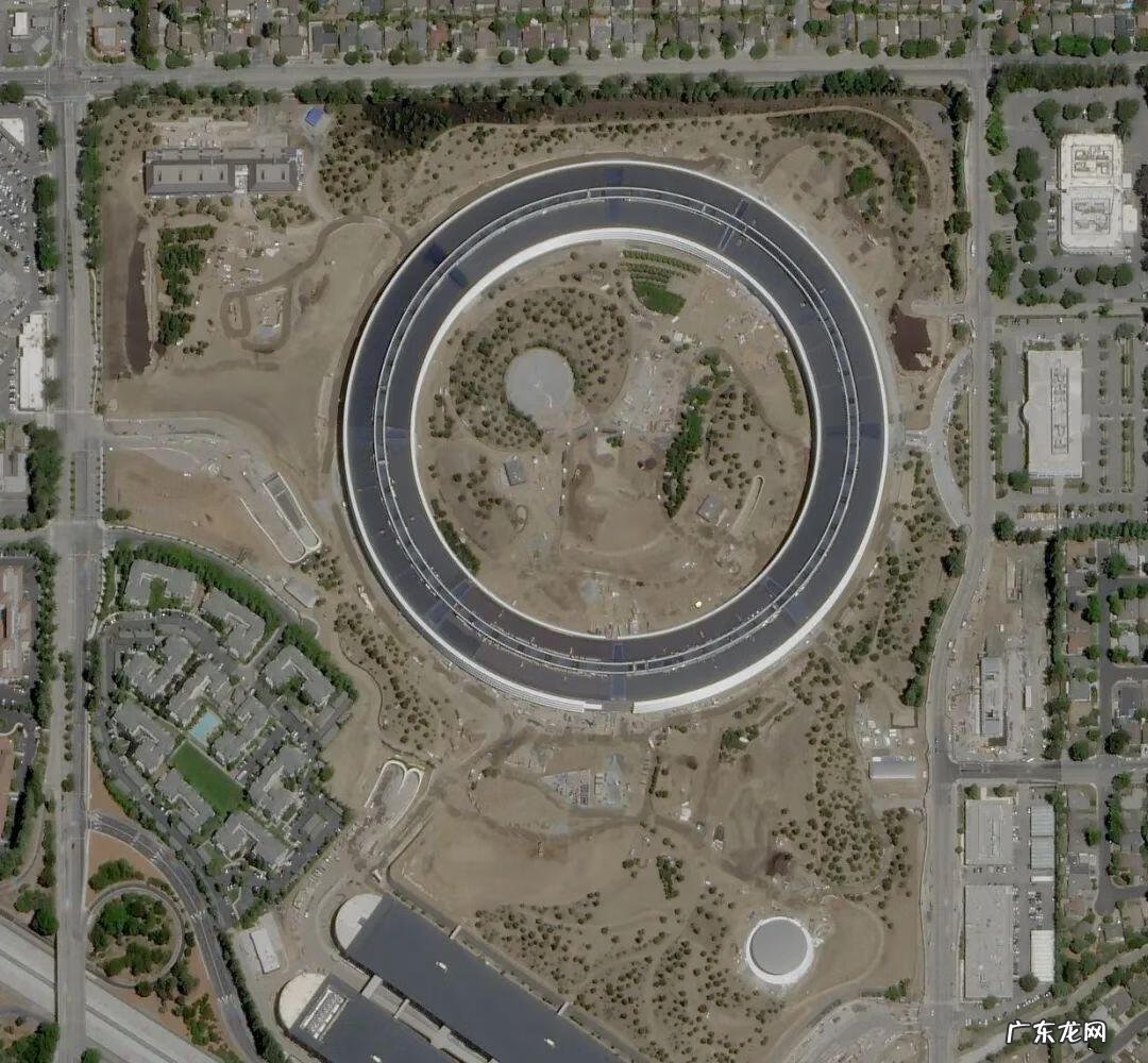 机场排队登机视频 飞机排队洗热水澡