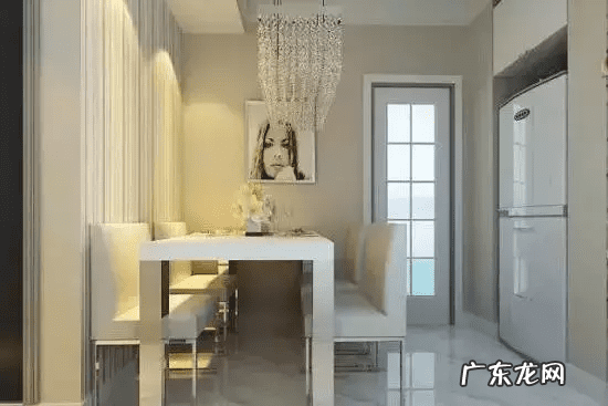 镜子贴在门后面好吗 门背后装镜子的风水