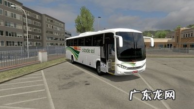 甘肃客车侧翻事故已致13死 甘肃载63人大巴侧翻致5死