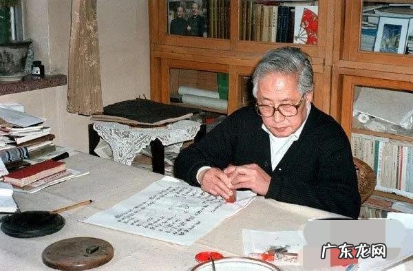 “漫画大师”96岁华君武养生秘诀：5个习惯，颐养天年