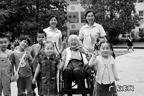 “漫画大师”96岁华君武养生秘诀：5个习惯，颐养天年