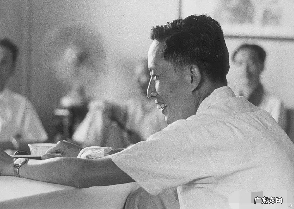 “漫画大师”96岁华君武养生秘诀：5个习惯，颐养天年