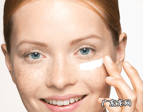 胸前很多痘痘是什么原因 胸前长痘痘什么原因