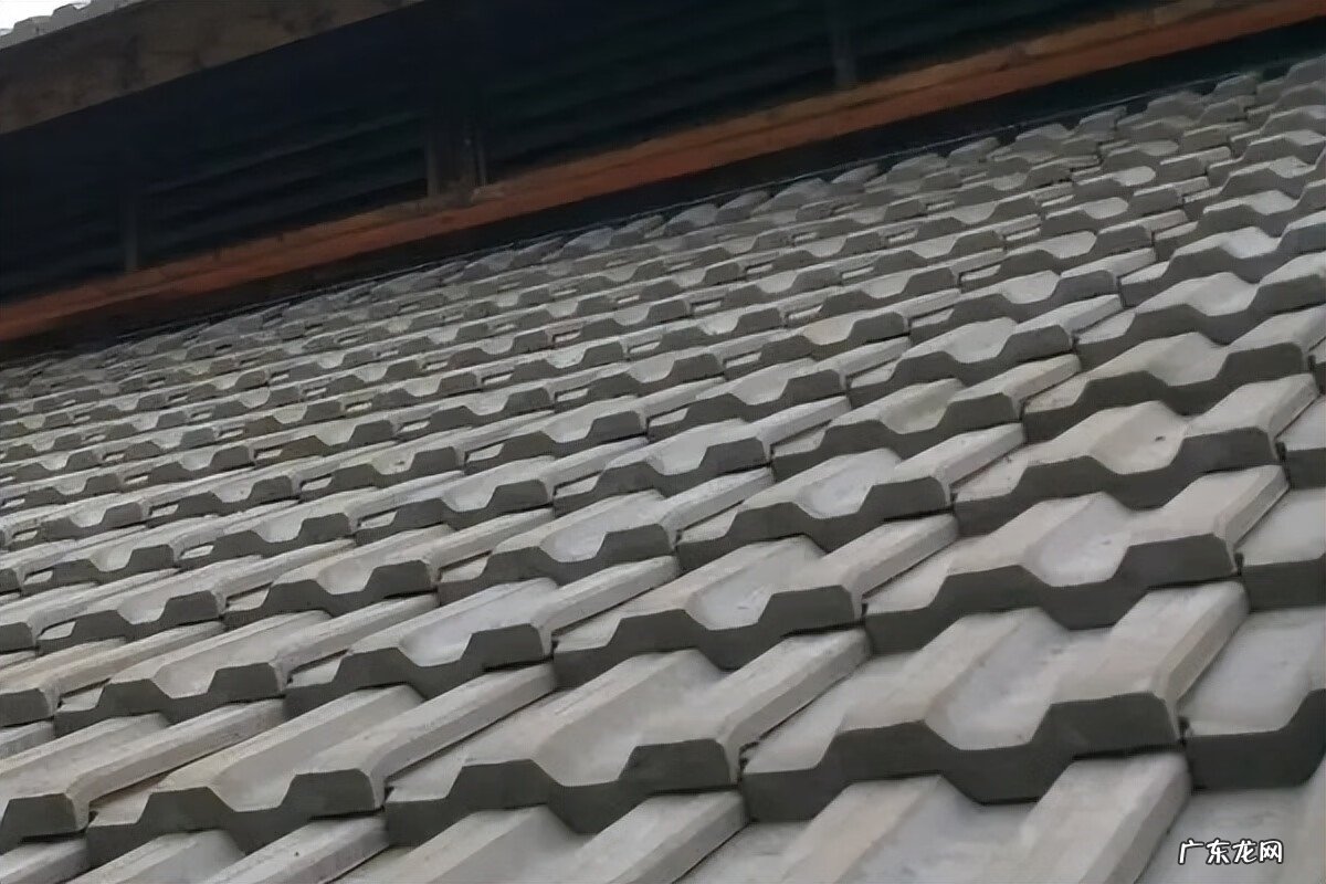 屋顶盖瓦风水讲究 盖房子房顶上的铁棚瓦