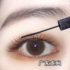 如何卸睫毛膏步骤图解 防水的睫毛膏怎么卸掉