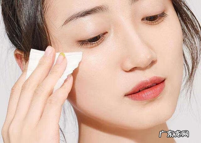 如何卸睫毛膏步骤图解 防水的睫毛膏怎么卸掉