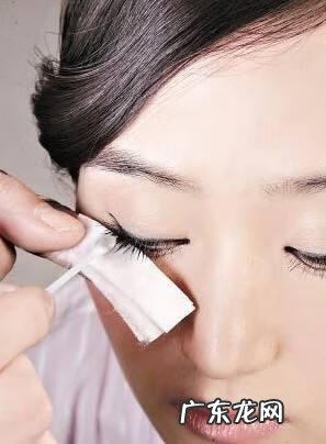 如何卸睫毛膏步骤图解 防水的睫毛膏怎么卸掉