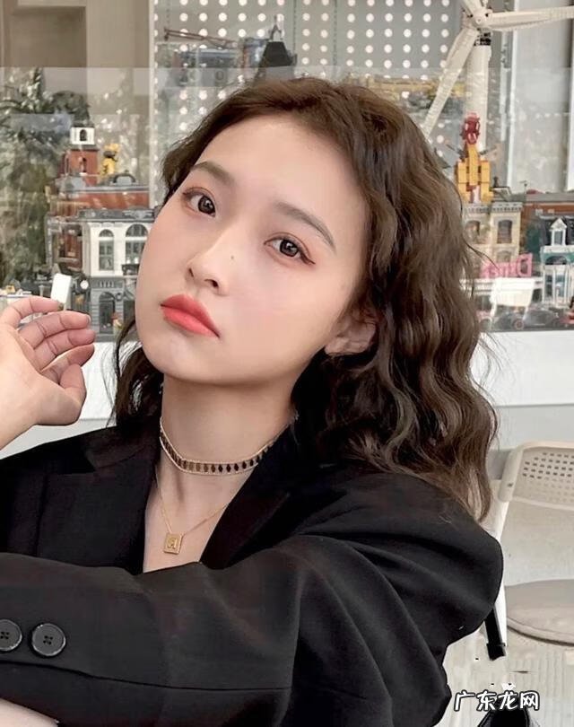 鹅蛋脸什么发型好看 鹅蛋脸适合什么发型图片