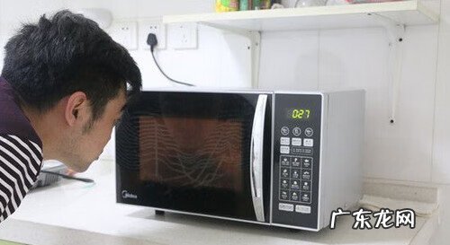 微波炉用锡纸出现火花 锡纸微波炉能用吗