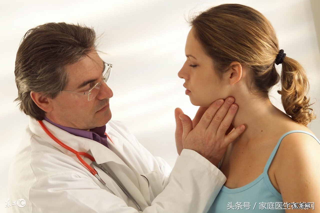 嘴角上面长痘痘什么原因 嘴角长痘痘是什么原因引起的