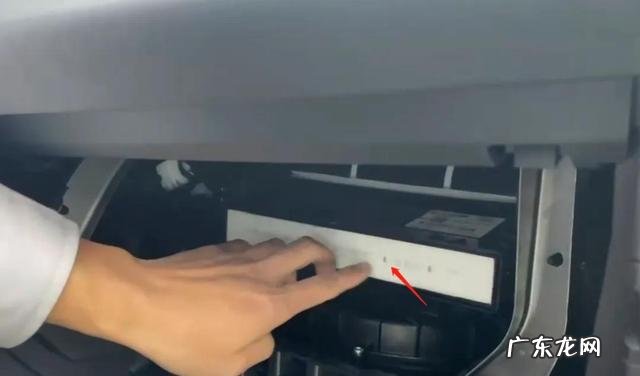 汽车怎么拆空调过滤网视频 如何自己更换汽车空调滤芯