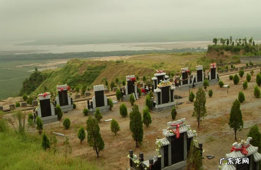 父母相继去世的风水 父母过世长期不入土风水