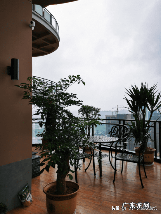 餐厅的地板铺什么颜色的好 餐厅地板什么颜色好看