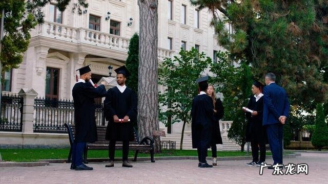 大学毕业典礼讲话 生活老师毕业典礼讲话