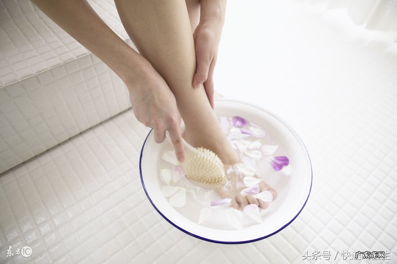 艾叶泡脚的正确方法 艾蒿泡脚怎么弄