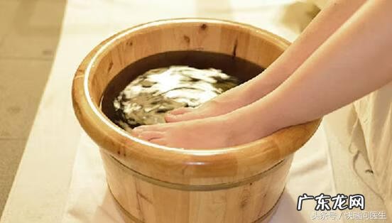 艾叶泡脚的正确方法 艾蒿泡脚怎么弄