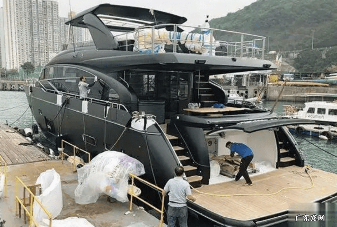 在水里怎么上游艇上去 去游艇上看风水