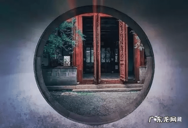 瓦房屋脊有讲究 民间风水屋脊立柱