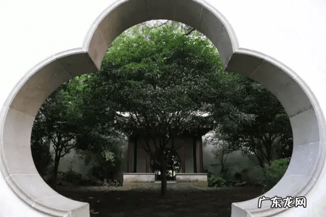 瓦房屋脊有讲究 民间风水屋脊立柱