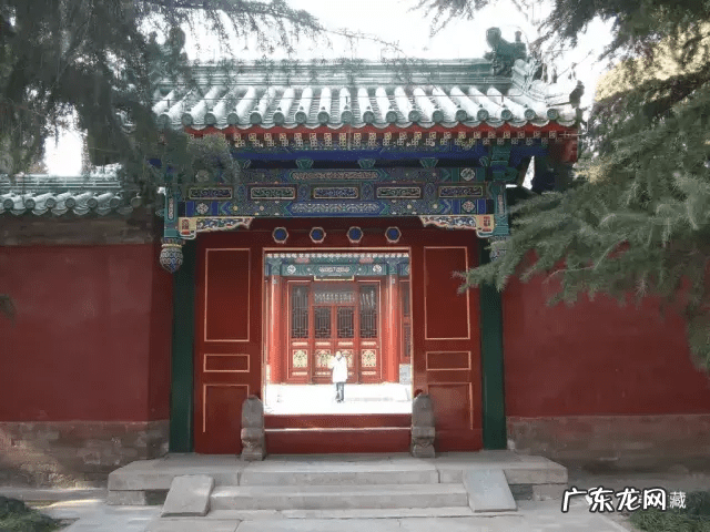 瓦房屋脊有讲究 民间风水屋脊立柱